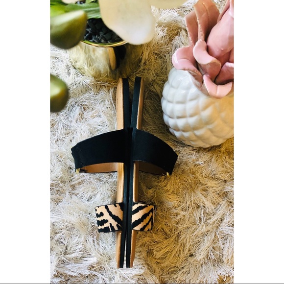 NEW Tiger Sandals - Picture 3 of 6